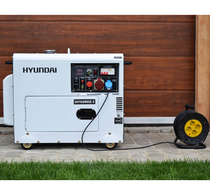 Дизельний генератор Hyundai DHY 6000SE-3